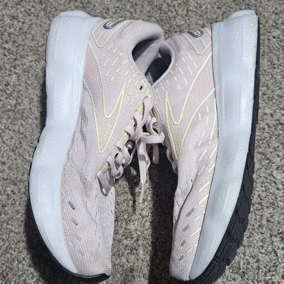 Brooks Women's Pink Running Shoes - Picture 6 of 8